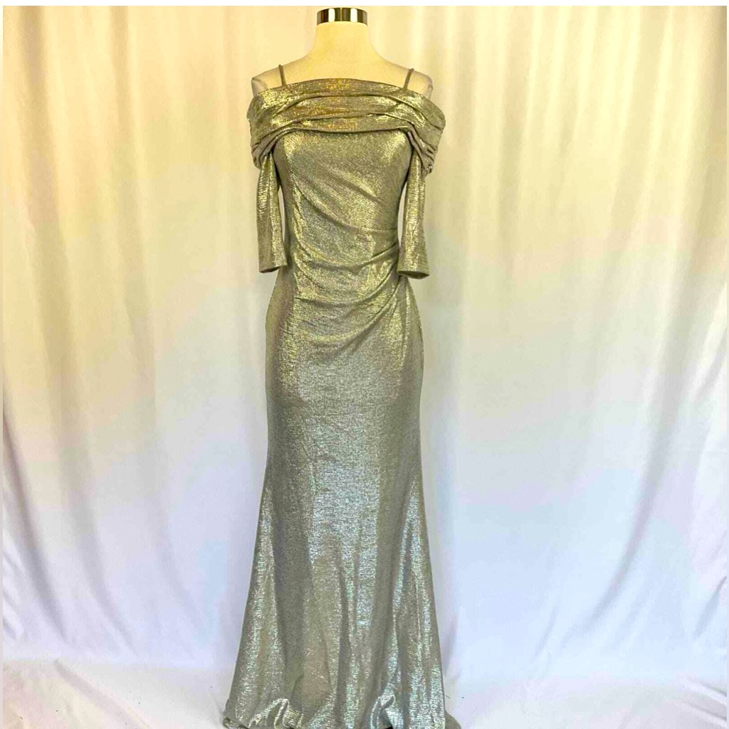 Betsy & Adam Mermaid Silver Lame’ Style Gown W/3/4 Length Sleeves Size 8